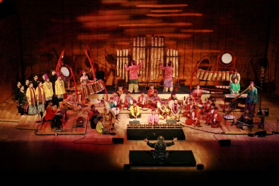 The Indonesian National Orchestra (INO) (sumber foto: Franki Raden via thejakartapost.com)