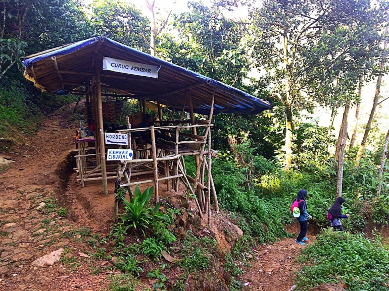 Persimpangan ke curug hordeng, ciburial/dokpri