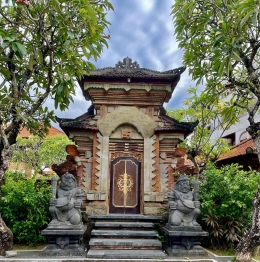 Pintu masuk rumah Bali di wilayah Benoa (Sumber: Koleksi Pribadi) 
