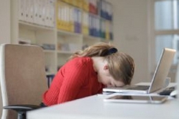 Ilustrasi anak tertidur saat belajar daring, foto pixel via suara.com