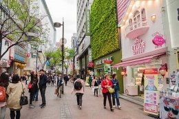 www.busytourist.com/Suasana shopping-street disalah satu pusat perbelanjaan terbesar di Seoul, Myeong-dong