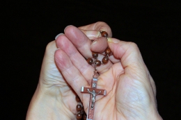 Doa menjadi sarana komunikasi dengan Tuhan. Foto: pixabay.com