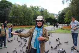 Burung merpati liar bisa hidup berdampingan di taman karena udara bersih di London, Inggris (dok pribadi Asita)
