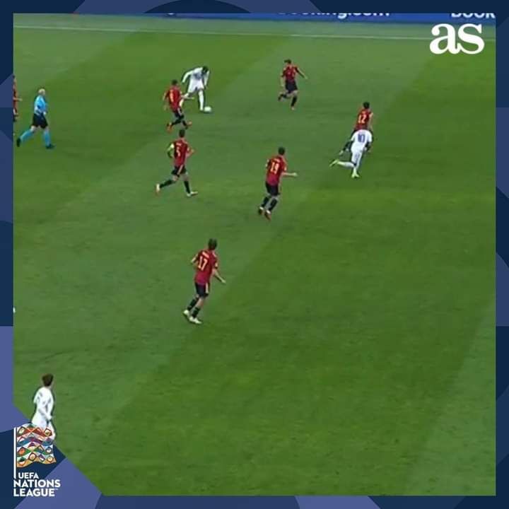 Kylian Mbappe terlihat offside sebelum mencetak gol ke gawang Spanyol.Foto:laman Facebook as.com