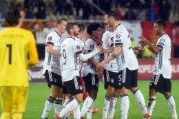 Para pemain Jerman merayakan gol Timo Werner ke gawang Makedonia Utara, Selasa dini hari (12/10) (sumber : kompas.com)