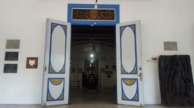 Pintu masuk Museum Radya Pustaka (dok.pribadi).