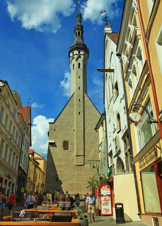 Kota Tua Tallinn dengan menara Balai Kotanya. Sumber: dokumentasi pribadi