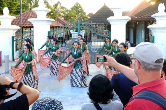 Mendokumentasikan tari tradisional di Museum Sonobudoyo, Jogja (sumber: Dispar DIY via harianjogja.com)