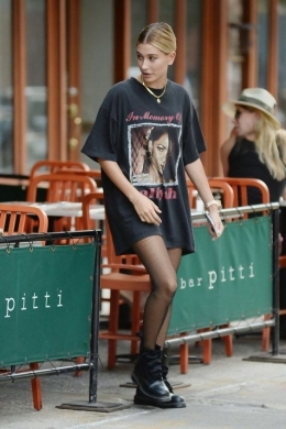 https://stylereportmagazine.com/update-your-graphic-tee-outfit-like-this/