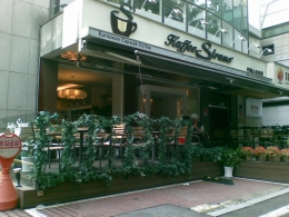 Restoran2 dan cafe2 cantik dan modern, tempat anak2 muda Seoul berkumpul.