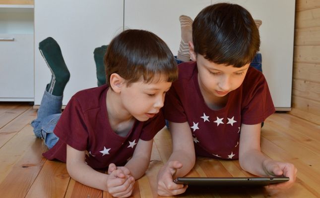 Ajarkan anak agar cerdas berinternet (Foto : Pixabay)