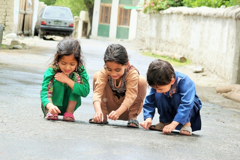 Ilustrasi anak-anak sedang bermain. Sumber: Pixabay.com/Dilawar Ali 