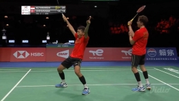 Selebrasi Fajar/Rian usai memastikan langkah Indonesia ke final Piala Thomas 2020: twitter.com/BadmintonTalk
