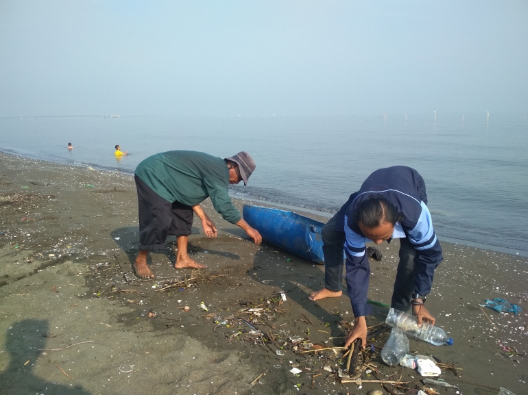 Dok. Bersih Pantai Dalam Rangka Menjaga Lingkungan Yang Bersih Dari Sampah.