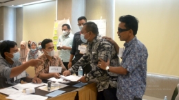 Photo: peserta SKPP saat melakukan Role play proses pemilu (dok: humas Panwaslih Aceh)