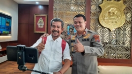 Isson Khairul dengan Kapolda Banten Irjen Pol Rudy Heriyanto, setelah wawancara di Polda Banten. Foto: dok. pribadi