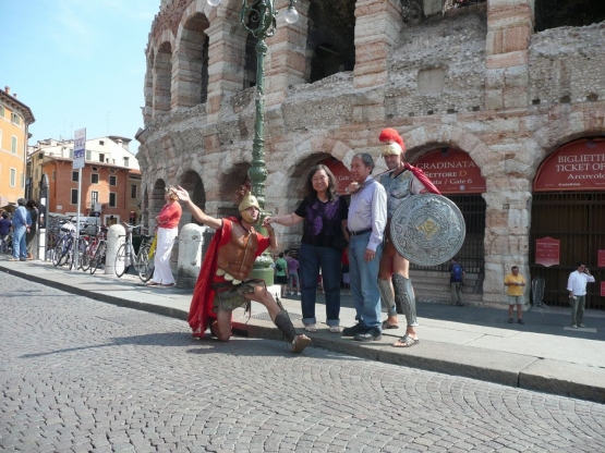 roma-dengan-petugas-pakaian-roma-kuno-616a9c741a2adc4f38054d03.jpg