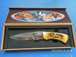 salah satu koleksi ,pisau dari Alaska,gagangnya asli gading dan ada ukiran antik pada pisau .saya label 1 miliar rupiah /dokumentasi pribadi