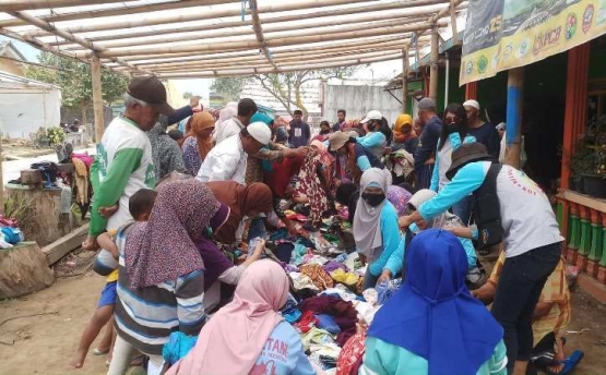 Suasana bazar di tikir 1 sangat meriah (Foto: Bamset)