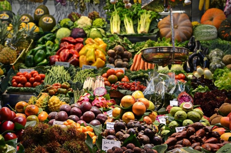 Mengonsumsi buah dan sayur segar sangat bermanfaat bagi tubuh bahkan tak bisa digantikan oleh multivitamin. Sumber: Unplash/Ja Ma via Kompas.com