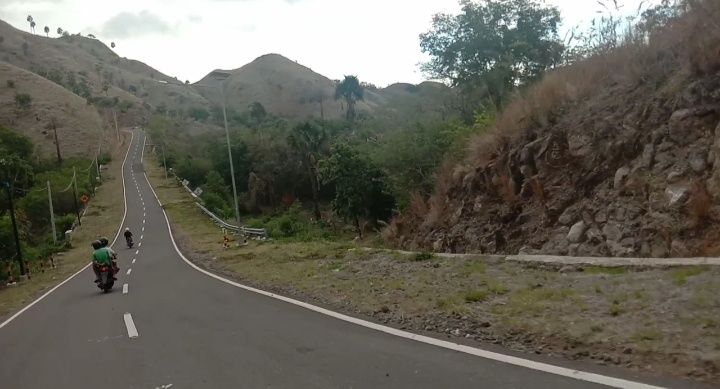 Foto: Jalur pantura Labuan Bajo/Flores (Sumber: Dokpri)