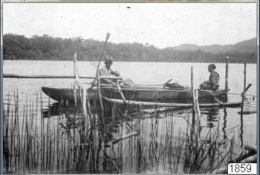 Nelayan Mongondow di Danau Mooat tahun 1917. sumber https://goteborgsstadsmuseum.se/en/