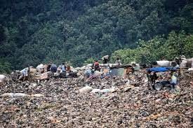 Gunungan sampah Leuwigajah (sumber:humas.bandung.go.id)