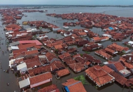 Banjir rob yang terjadi di Pekalongan bila dilihat dari atas (Sumber : Republika)