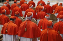 Para Kardinal Menghadiri upacara Jumat Agung di Basilika St. Petrus 30 Maret 2018 - Foto: Paul Haring via katoliknews.com