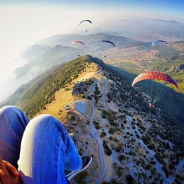 Paragliding,salah satu alternatif keluar dari zona nyaman (Sumber:goprooftheday.tumblr.com) 
