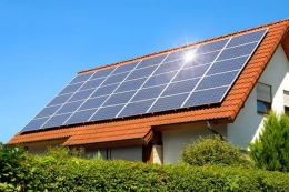 Ilustrasi pembangkit listrik tenaga surya di atap bangunan|foto: zmescience.com