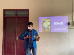 Gambar 3. Sosialisasi Produk Molacco (Bubuk kopi-biji salak) di Collecting house bersama Kelompok Wanita Tani Dewi Sri