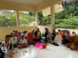 Gambar 6. Follow up lanjutan-Pelatihan produk olahan salak di Collecting house bersama kelompok Wanita Tani Dewi Sri