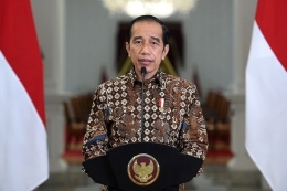 Presiden Joko Widodo memberikan pernyataan pers tentang perkembangan terkini pelaksanaan Pemberlakuan Pembatasan Kegiatan Masyarakat (PPKM) di Istana Merdeka, Jakarta, Senin (30/8/2021). (ANTARA FOTO/Biro Pers Dan Media via kompas.com)
