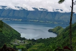 Panorama alam Danau Toba. Wonderful Indonesia | Ilustrasi via KOMPAS.COM/MEI LEANDHA ROSYANTI