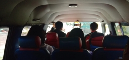 Backpackeran ke Samosir menggunakan kendaraan umum KBT dari Balige ke Parapat. Mengurangi emisi, menambah emosi.  Adrenaline rush. | Foto: dokpri
