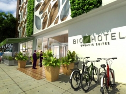 Bio Hotel di Bogot DC, Kolombia, Amerika Selatan, memanfaatkan ruang dengan tanaman dan menyediakan sepeda (Sumber: inhabitat.com)