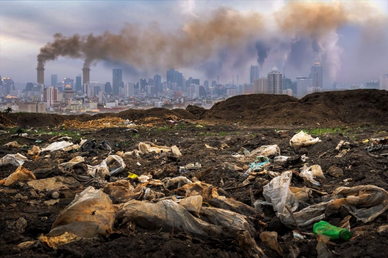 Gambaran pengaruh sampah terhadap emisi karbon. Sumber shutterstock 
