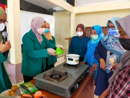 Pelatihan Pembuatan Jamu Imunitas oleh KKN-DR  STIKes Ibnu Sina Ajibarang  2021/2022 (Dokpri)