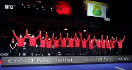 Podium kemenangan Indonesia di Thomas Cup 2020 tanpa pengibaran bendera Merah Putih di Ceres Arena, Aarhus, Denmark. Sumber foto : badminton.ina