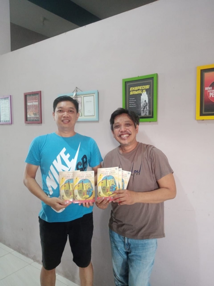 Gedeon Soerja A, Direktur Media Nusa Cretaive Publishing Malang dan Abdul Malik | Dok MNC Publishing
