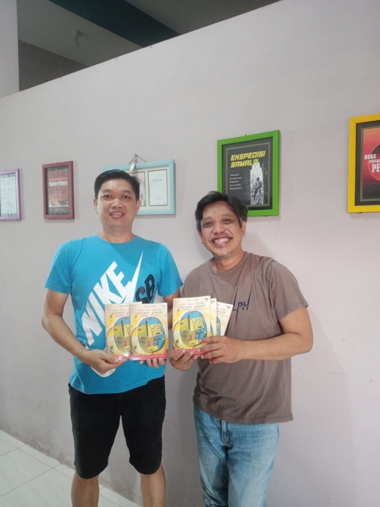 Gedeon Soerja A, Direktur Media Nusa Cretaive Publishing Malang dan Abdul Malik | Dok MNC Publishing