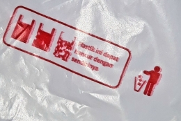Plastik yang mudah terurai/ biodegradable (Foto: dokumen pribadi).