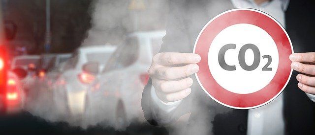 Sumber emisi karbon bisa dari bahan bakar fosil | sumber gambar: pixabay.com/ Gerd Altmann