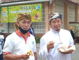 Bersama Romo Catur, O.Carm ketua PSE Keuskupan Malang. Dokumen pribadi
