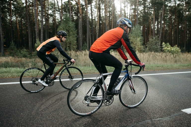 kegiatan berolahraga dalam mengendarai sepeda(Foto oleh Pavel Danilyuk dari Pexels)
