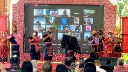Tarian tradisional Batak disuguhkan dalam acara konferensi | dokpri