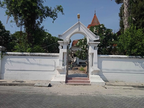 Makam Jaka Sawunggaling berada di Sebelah utara Masjid Jami' Ainul Yaqin/dokpri