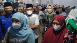 Gubernur Jatim  Dra. Hj. Khofifah Indar Parawansa, M.Si saat melakukan konferensi Pers didampingi Rektor ITB Trenggalek Farikotul Chasanah, SE., M.M./Dokpri