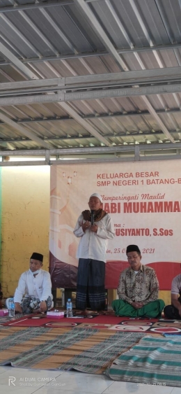 Ustaz Susiyanto, S. Sos, sedang memberikan ceramah Maulid/dokpri